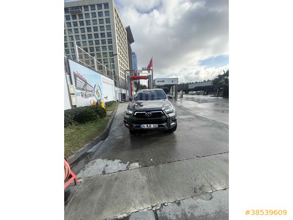 Sahibinden Toyota Hilux 2.4 D-4D 4x4 Invincible 2023 Model 