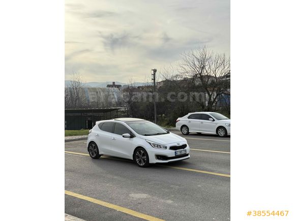 Galeriden Kia Ceed 1.6 CRDi Concept Plus 2015 Model Kocaeli