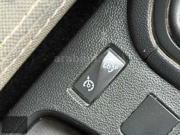 TUĞSEM AUTO'DAN HATASIZ AYARINDA TEMİZ 2017 MODEL RENAULT CLİO