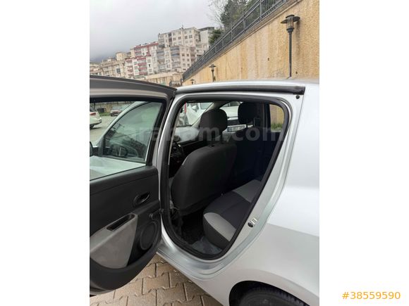 Sahibinden Renault Clio 1.5 dCi Authentique 2011 Model 