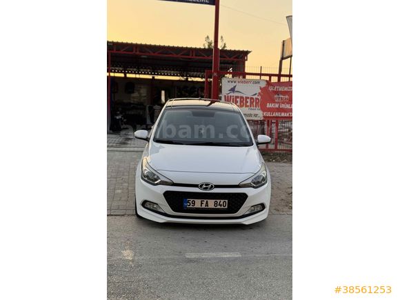 Sahibinden Hyundai i20 1.2 MPI Elite 2015 Model  110.000 km Beyaz