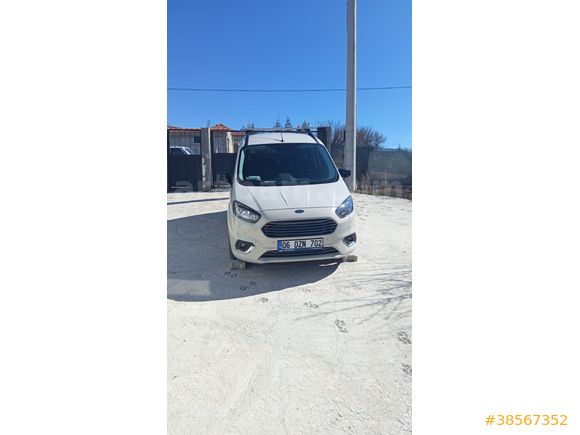 Sahibinden Ford Tourneo Courier 1.5 TDCi Titanium Plus 2023 Model Kırşehir 20.000 km Beyaz