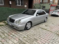 Sahibinden Mercedes - Benz E 200 kırmızı motor 163 lük Kompressor  Avantgarde 2001 Model   Gri (Gümüş)