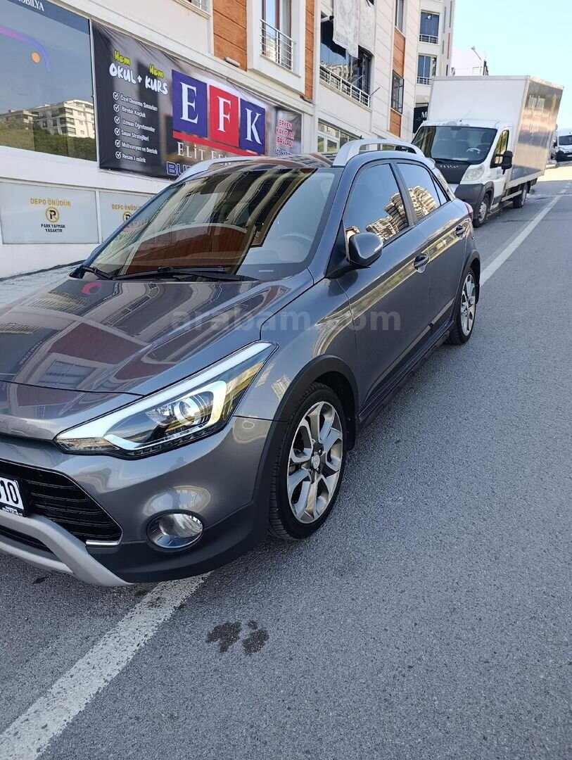 Sahibinden Hyundai i20 Active 1.4 MPi Elite 2018 Model Samsun 132.000 km Gri 2