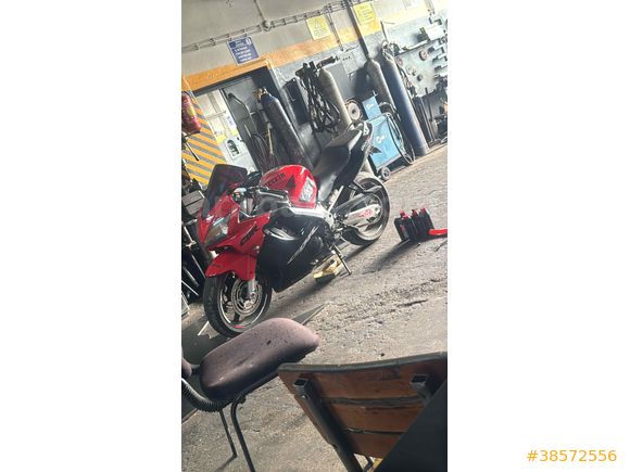 ustasından 1000 cc racing takaslı  Honda CBR 600 F 