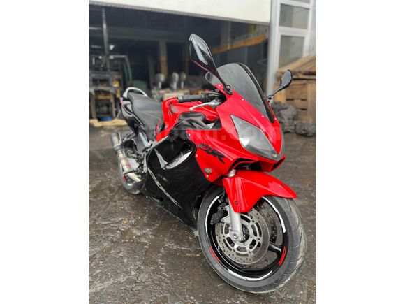 ustasından 1000 cc racing takaslı  Honda CBR 600 F 