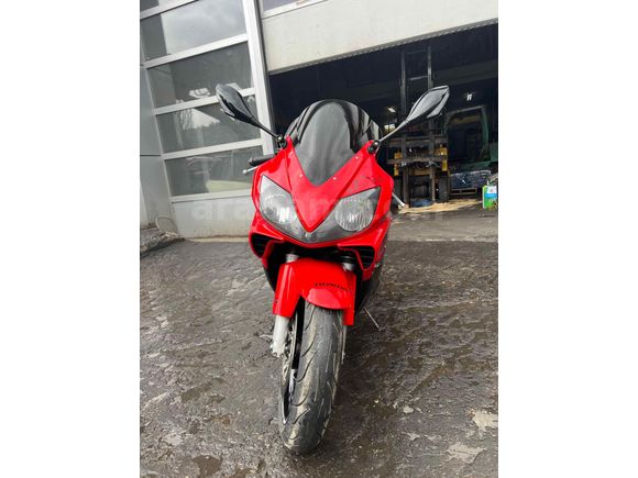 ustasından 1000 cc racing takaslı  Honda CBR 600 F 