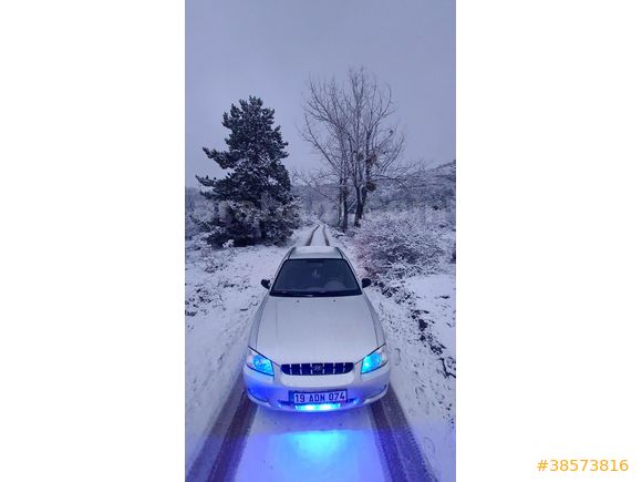 Hyundai Accent 1.3 LX Motorsiklet takaslı.