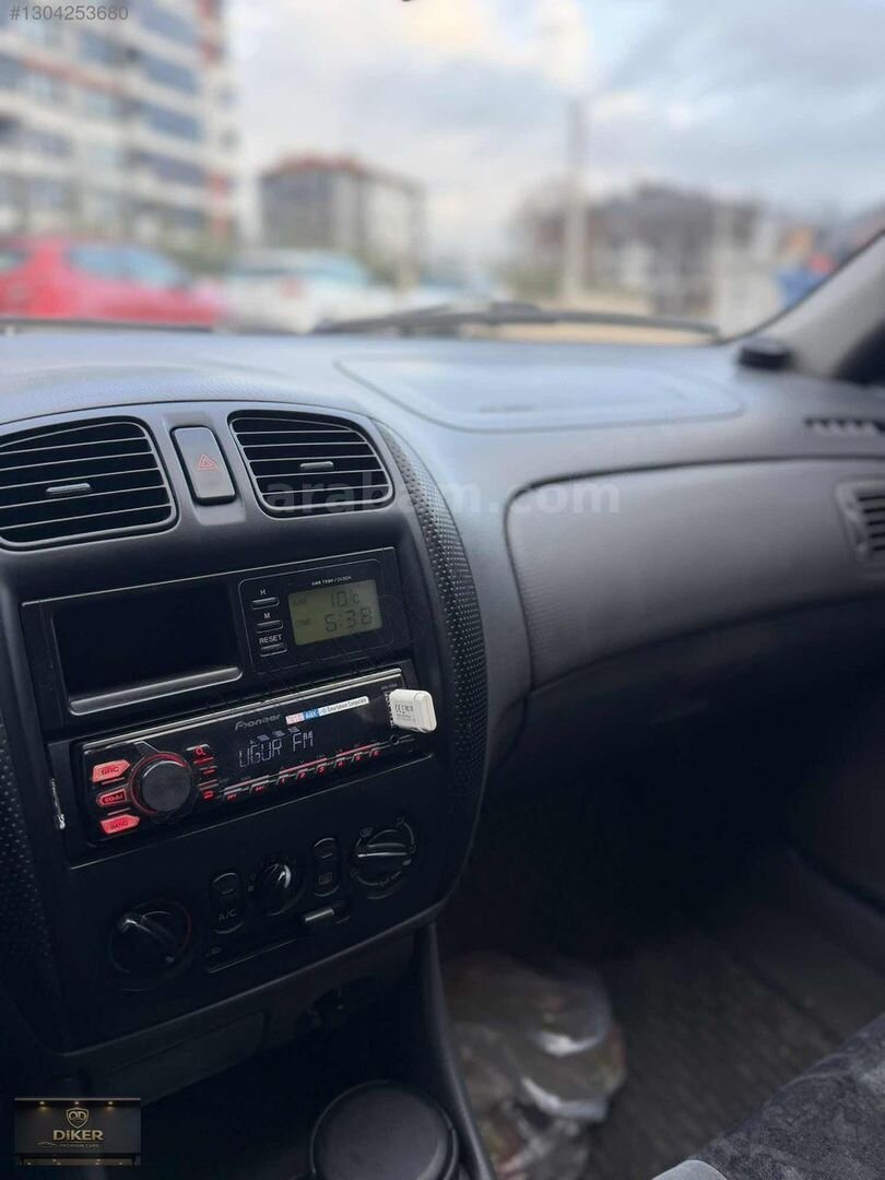 Galeriden Mazda 323 1.5 1.5i 2001 Model Uşak 180.000 km Gri 4