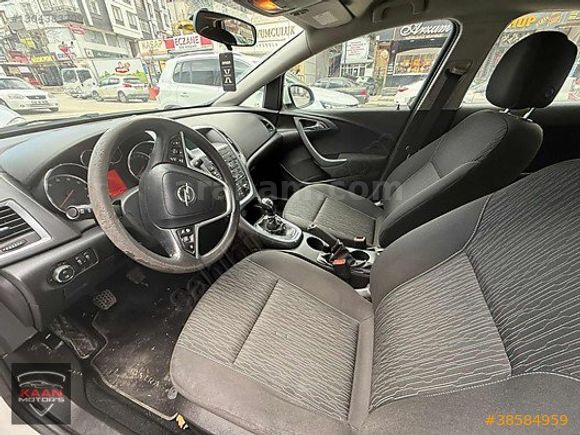 2013 Model Opel Astra Sedan 1.6i