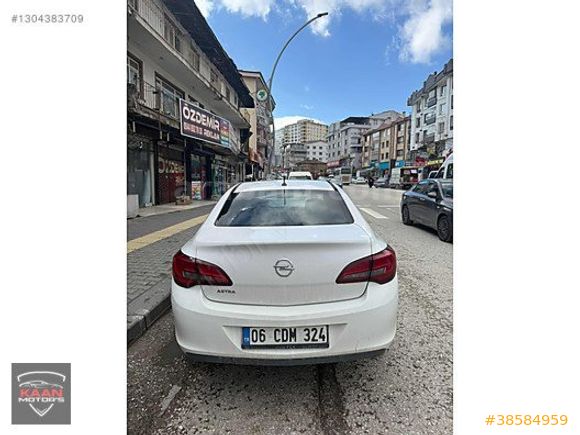 2013 Model Opel Astra Sedan 1.6i