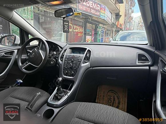 2013 Model Opel Astra Sedan 1.6i