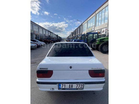 Sadece iki parça boyalı