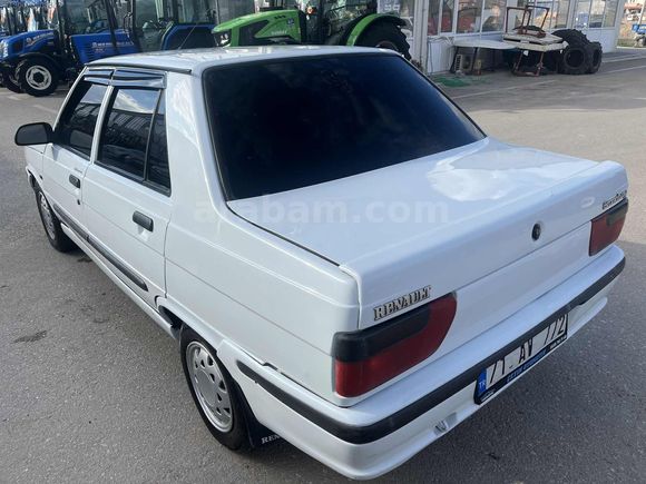 Sadece iki parça boyalı