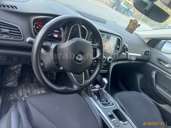 Sahibinden Renault Megane 1.3 TCe Icon 2023 Model 