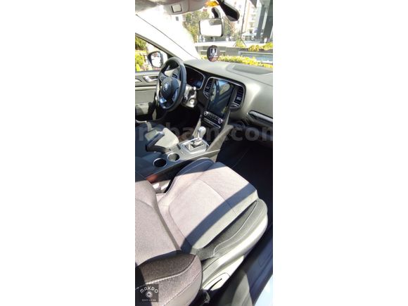 Makro Rent A Car dan Otomatik Megane