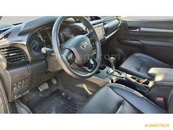 TOYOTA BAKIRCILAR 2023 HİLUX İNVİNCİBLE 4x4-ÇEKİ DEMİRLİ