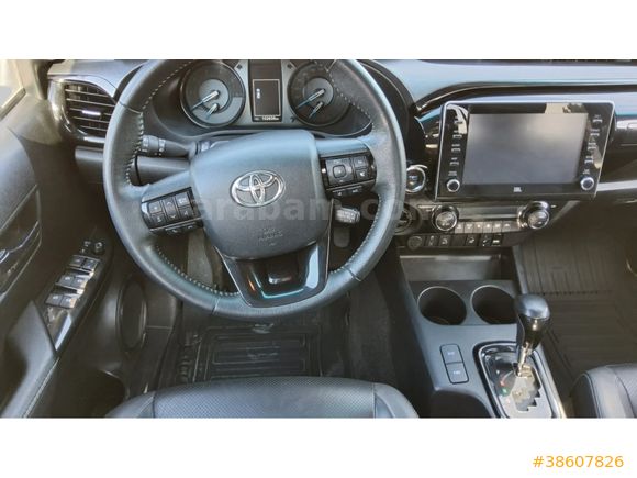 TOYOTA BAKIRCILAR 2023 HİLUX İNVİNCİBLE 4x4-ÇEKİ DEMİRLİ