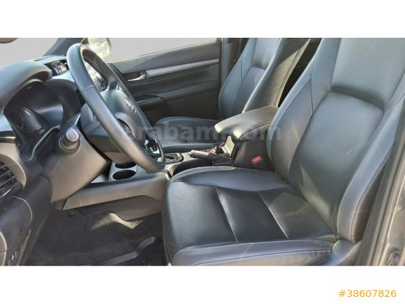 TOYOTA BAKIRCILAR 2023 HİLUX İNVİNCİBLE 4x4-ÇEKİ DEMİRLİ