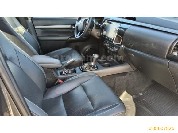TOYOTA BAKIRCILAR 2023 HİLUX İNVİNCİBLE 4x4-ÇEKİ DEMİRLİ