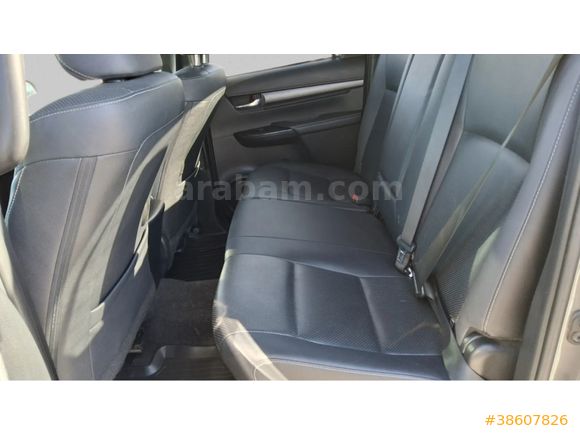 TOYOTA BAKIRCILAR 2023 HİLUX İNVİNCİBLE 4x4-ÇEKİ DEMİRLİ