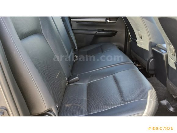 TOYOTA BAKIRCILAR 2023 HİLUX İNVİNCİBLE 4x4-ÇEKİ DEMİRLİ