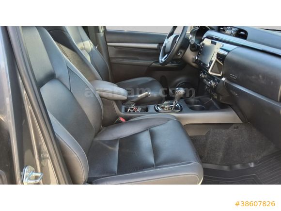 TOYOTA BAKIRCILAR 2023 HİLUX İNVİNCİBLE 4x4-ÇEKİ DEMİRLİ