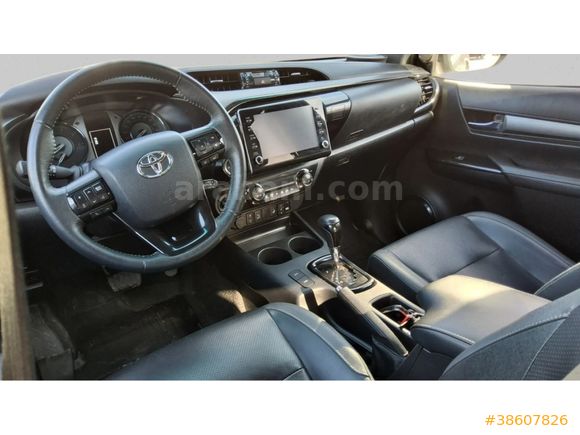 TOYOTA BAKIRCILAR 2023 HİLUX İNVİNCİBLE 4x4-ÇEKİ DEMİRLİ