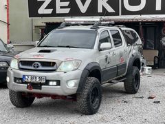 ZEVK OTO GALERİDEN TOYATA HİLUX 4X4
