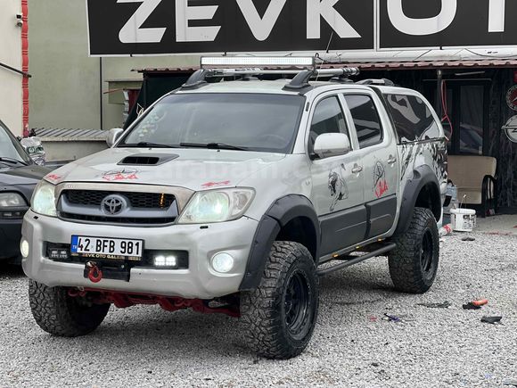 ZEVK OTO GALERİDEN TOYATA HİLUX 4X4