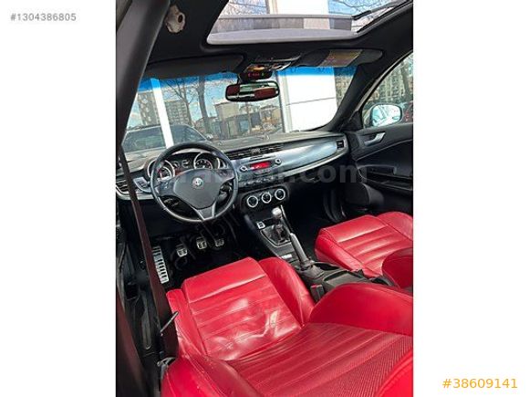 EMRGROUP'DAN ALFA ROMEO/CAM TAVAN/KIRMIZI DERİ KOLTUK/TERTEMİZ