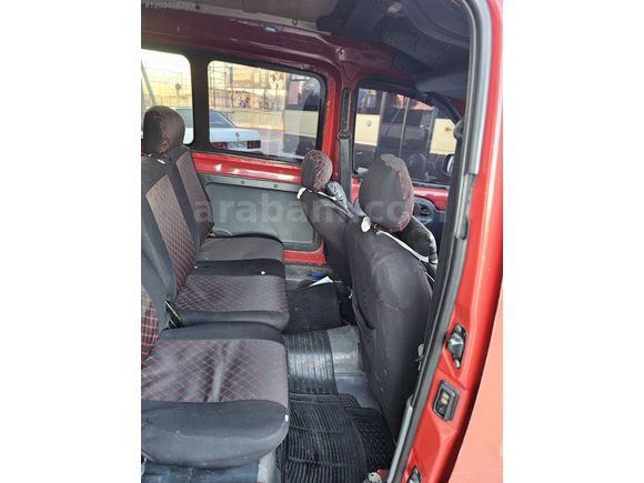 **70 PEŞİNLE TAKSİTLİ** RENAULT KANGO KALEM GİBİ DÜZGÜN