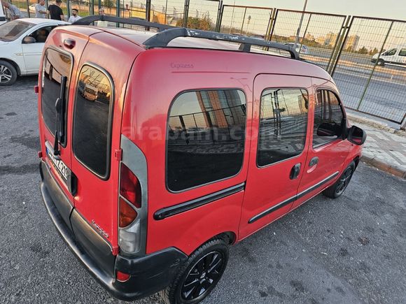 **70 PEŞİNLE TAKSİTLİ** RENAULT KANGO KALEM GİBİ DÜZGÜN