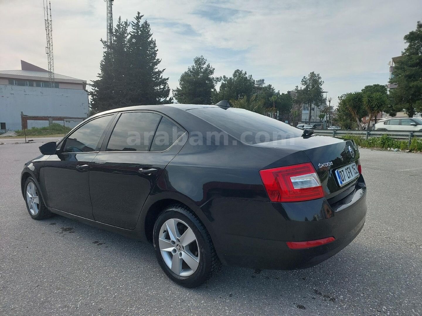 Galeriden Skoda Octavia 1.6 TDI Ambiente 2014 Model Antalya 398.000 km Siyah 4