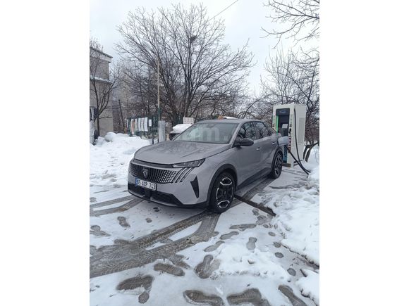 Sahibinden Peugeot e-3008 Allure 2024 Model  19.700 km Gri (titanyum)