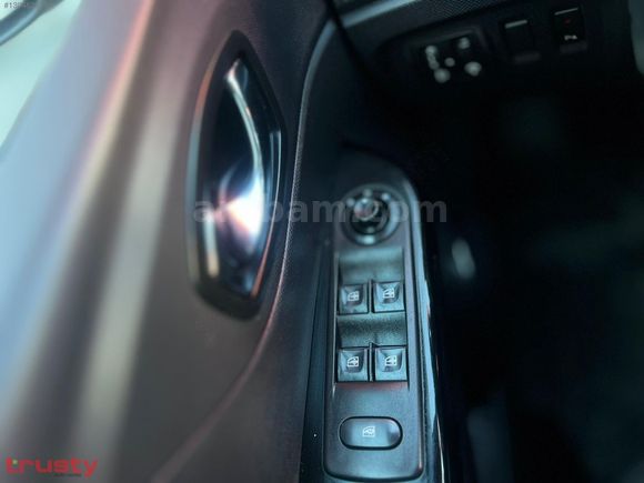TRUSTY ONATÇA'DAN RENAULT CAPTUR