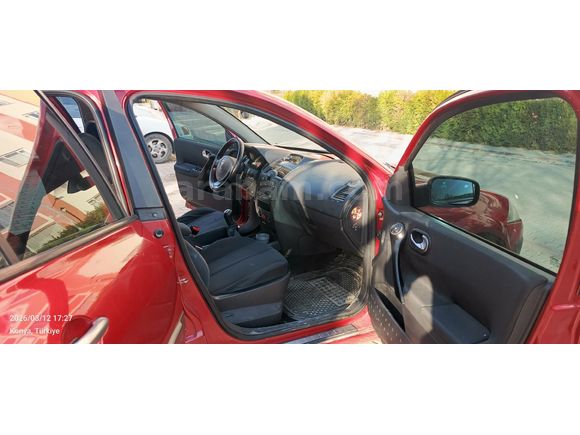 Sahibinden Renault Megane 1.6 Dynamique 2004 Model  274.500 km Kırmızı