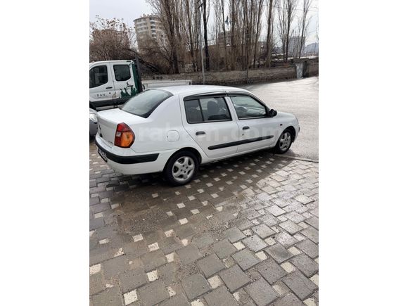 Favorilere özel  Renault Clio 1.4 Expression 2002