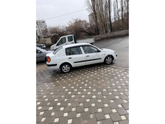 Favorilere özel  Renault Clio 1.4 Expression 2002