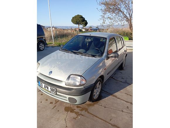 Tek parça boyalı değişensiz Clio