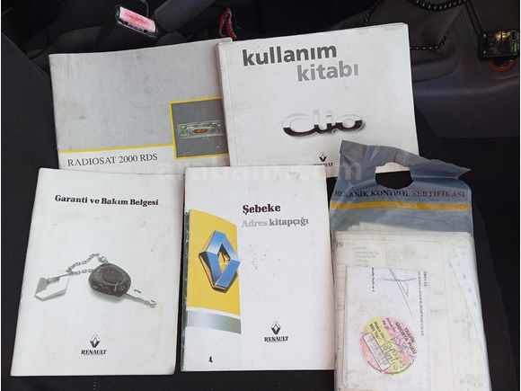 Tek parça boyalı değişensiz Clio
