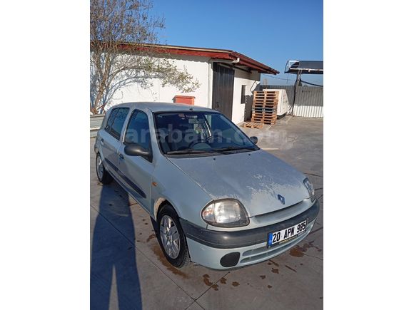 Tek parça boyalı değişensiz Clio