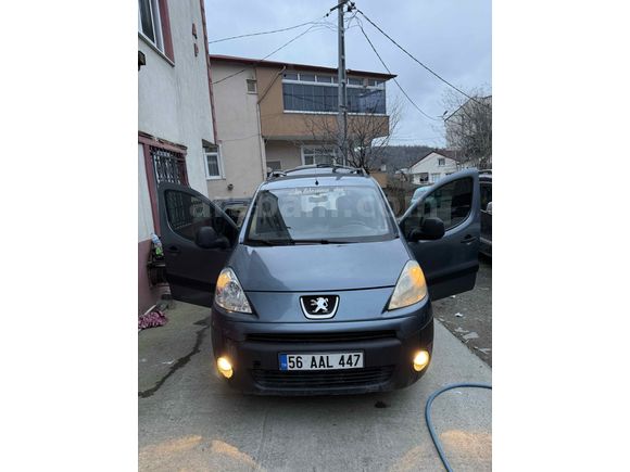 Sahibinden Peugeot Partner 1.6 HDI Adventure 2011 Model  336.500 km Gri (Gümüş)
