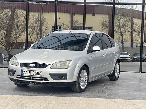 Galeriden Ford Focus 1.6 Ghia 2005 Model Gaziantep 320.000 km Gri