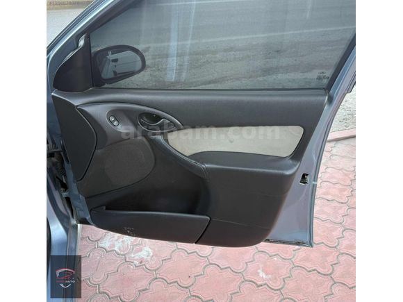 ERZİN AUTO'DAN 2004 MODEL FOCUS 1.6 GHİA BAKIMLI MASRAFSIZ