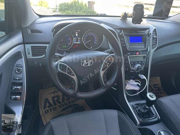 2013 FULL BAKIMLI TEMİZ DEĞİŞENSİZ HYUNDAİ İ30 STYLE