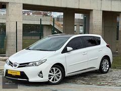 YEŞİLMOTORSDAN DİZEL OTOMATİK CAM TAVANLI AURİS