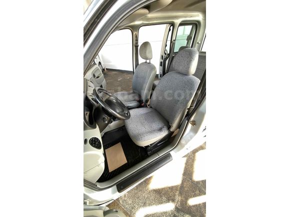 May Galeri den Renault Kangoo Multix 1.5 dCi Authentique 2004 Model 