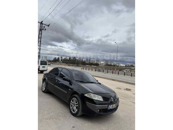 2007 model megane 2 garaj arabası