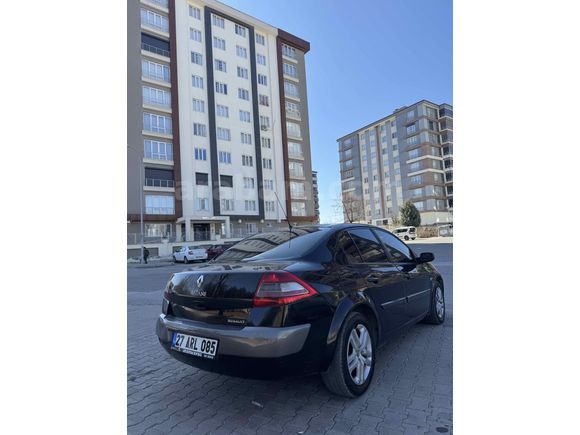 2007 model megane 2 garaj arabası
